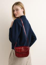 Small red croc-effect shoulder bag TOREC-1244-4C(Z26), front view of the product on a model. Half-body shot.