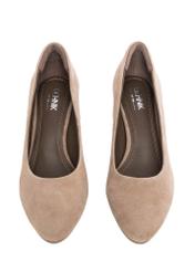 Women's suede pumps in cool beige color BUTYD-1306-1K(Z26), front product view on white background.