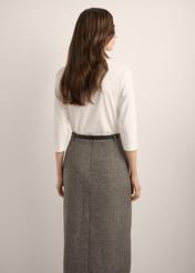 Cream cotton V-neck blouse BLUDT-0210-0B(Z26), back view of the product on the model. Half of the silhouette visible.