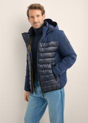 Men's dark navy quilted jacket KURMT-0429-7E(Z26), front product view on model. Half silhouette visible.