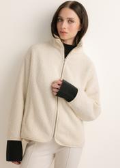 Cream-colored women's zip-up sweatshirt BLZDT-0126-0B(Z26); front view of the product on a model. Half-body shot.