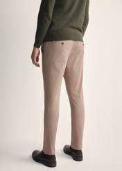 Beige men's trousers SPOMT-0103A-24(Z25), product view from the back on the model. Half of the silhouette visible.