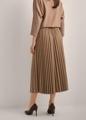 Camel pleated midi skirt SPCDT-0096-1D(Z26), product view from the back on the model. Half of the silhouette visible.