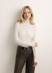 Cream women's turtleneck sweater SWEDT-0272-0B(Z26), front view of the product on the model. Half of the silhouette visible.
