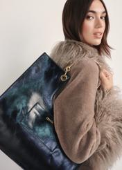 Black women's handbag TOREC-0728A-99(Z25), view of the product on the model's shoulder against a light background.