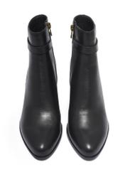 Black women's ankle boots with logo BUTYD-1214-99(Z26). Front view on white background.