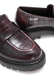 Burgundy women's croco moccasins BUTYD-1189-90(Z25), close-up of the product detail on a white background.