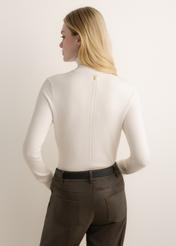 Cream women's turtleneck sweater SWEDT-0272-0B(Z26), back view of the product on the model. Half of the silhouette visible.