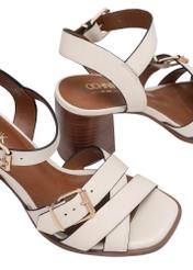 Cream-colored women's leather sandals BUTYD-1177-0B(W26) - close-up detail, on white background.