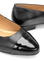 Women's leather ballet flats in black BUTYD-1245-99(W26), close-up of the product detail on a white background.