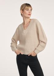 Beige women's V-neck sweater SWEDT-0162-80(Z25), product visible from the front on the model, half of the silhouette visible.
