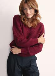 Burgundy women's V-neck sweater SWEDT-0162-49(Z25), front view of the product on the model, half of the silhouette visible.