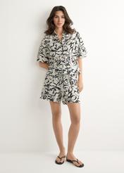 Women's cream patterned shorts SZODT-0020-1P(W26), front view of the product on the model. Full body visible.