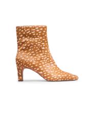 Cognac women's ankle boots with pattern BUTYD-1302-1F(Z26), side view of the product on a white background.