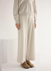 Women's suede flip-flops in cool beige color BUTYD-1267-1K(W26), diagonal view of the product on the model's feet.