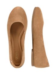 Women's suede ballet flats in beige color BUTYD-1247-1B(W26), product view from above on a white background.
