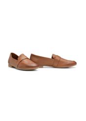 Women's leather moccasins in cognac color BUTYD-1074A-1F(W26), diagonal product view on a white background.