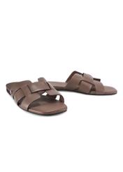 Women's flip-flops with braid in cool brown color BUTYD-0904D-1K(W26), diagonal product view on a white background.