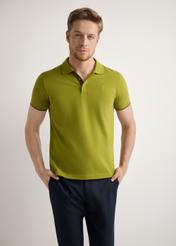 Olive cotton polo shirt POLMT-0045B-8E(W26), front view of the product on the model. Half of the silhouette visible.