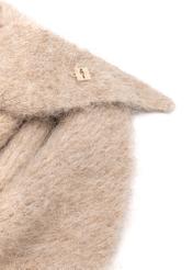 Beige women's scarf made of alpaca wool SZADT-0223-1B(Z26), close-up of the product detail on a white background.