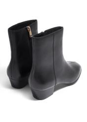 Black leather women's ankle boots BUTYD-1303-99(Z26), product view from the back on a white background.
