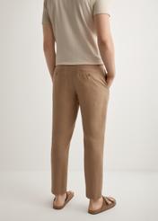 Men's camel linen trousers SPOMT-0119-1D(W26), product view from the back on the model. Half of the silhouette visible.