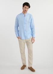 Blue linen men's shirt KOSMT-0337-60(W25) - front view of the product on a model on a white background. The entire silhouette is visible.