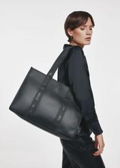 Black large shopper bag TOREC-0977A-99(Z25) - front view of the product on a model on a white background.