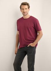 Men's burgundy T-shirt TSHMT-0120-4D(Z26), front view of the product on the model. Half of the silhouette visible.