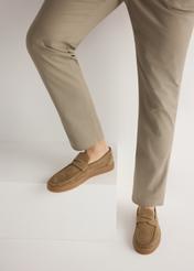 Men's leather moccasins in cool beige color BUTYM-0498-1K(W26), front view of the product on the model's feet.