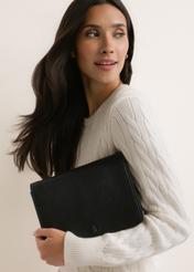 TORES-1316A-99(Z26) black leather women's crossbody bag; front view of the product on a model. Half-body shot.