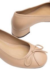 Beige leather women's pumps BUTYD-1239-1B(W26), close-up of the product detail on a white background.