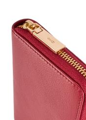 Red medium leather women's wallet PORES-0992-4C(W26), close-up of product detail, view on white background.