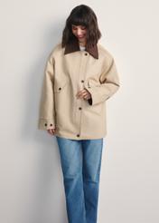 Beige women's oversize jacket KURDT-0615-81(Z25), front view of the product on the model. Half of the silhouette visible.