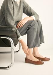 Women's brown leather ballerina flats BUTYD-1286-1I(Z26) - side view of the product, on the model's feet, on a light background.
