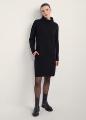 Black turtleneck dress SUKDT-0206A-99(Z25), product view from the front on the model, the entire silhouette is visible.