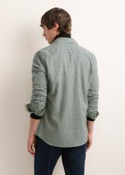 Dark green men's shirt with a fine check pattern (KOSMT-0372-8C(Z26)); rear view of the product on a model. Half of the figure is visible.