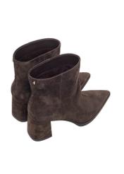 Dark brown suede women's ankle boots BUTYD-1337-1I(Z26), product view from the back on a white background.