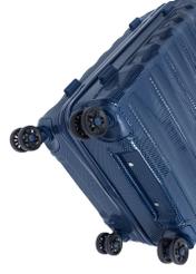 Set of 19'/24'/28' wheeled suitcases WALPC-0015-7D(W26), view of the product wheels on a white background.