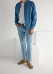 Men's leather shoes in cool beige color BUTYM-0533-1K(W26), product view on model's feet, on light background.