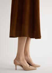 Beige leather pumps with a cut-out heel BUTYD-1078A-1B(W26), side view of the product on the model's feet.