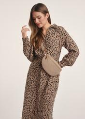 Quilted beige women's waist bag TOREC-0878B-81(Z25), front view of the product on the model, half of the silhouette visible.