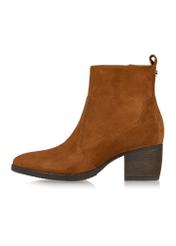 Women's suede ankle boots in cognac color BUTYD-1005A-87(Z25), side view of the product on a white background.