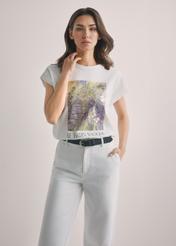 Cream women's T-shirt with print TSHDT-0160-0B(W26), front view of the product on the model. Half of the silhouette visible.
