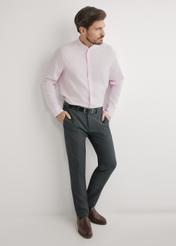 Light pink men's cotton shirt KOSMT-0326-5A(W26), front view of the product on the model. Full body visible.