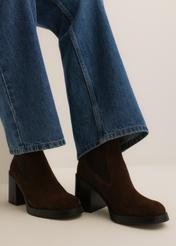 Women's heeled suede Chelsea boots (BUTYD-1356-1L(Z26)), angled view of the product on a model's feet, against a light background.