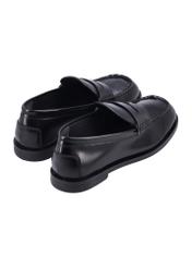 Women's leather moccasins in black BUTYD-1355-9F(Z26), product view from the back on a white background.
