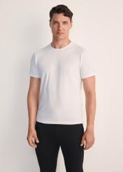 Men's basic T-shirt set ZESMT-0040-00(KS), front view of the product on the model against a white background. Half of the silhouette visible.