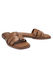 Women's leather camel flip-flops BUTYD-1224-1D(W26), diagonal product view on a white background.