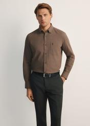 Men's brown shirt KOSMT-0299A-1I(Z26), front view of the product on the model. Half of the silhouette visible.